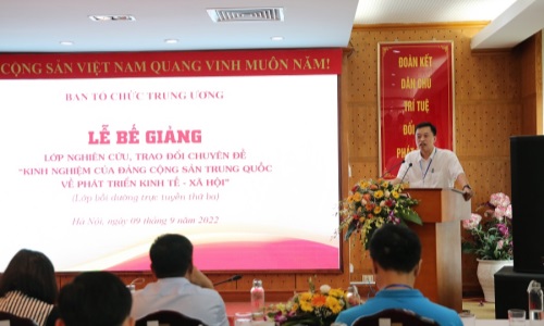 Bế giảng lớp nghiên cứu trao đổi chuyên đề “Kinh nghiệm của Đảng Cộng sản Trung Quốc về phát triển kinh tế - xã hội”